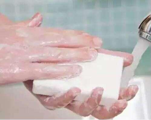 肥皂水